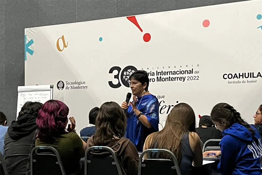 Publican estudiantes  Tec antología de poemas