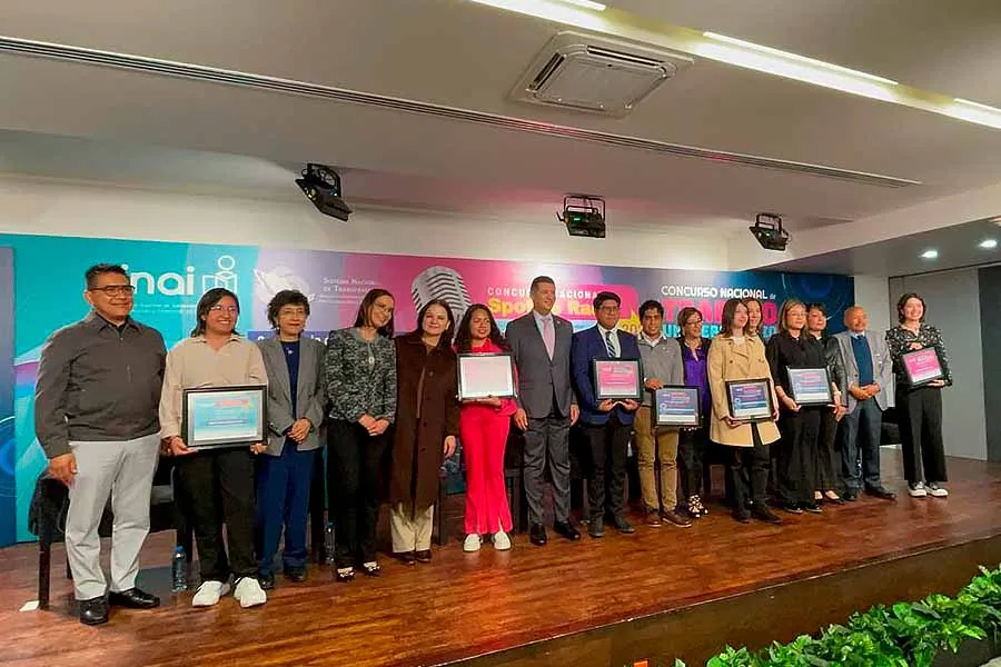 Premian a estudiantes del Tec Toluca por ensayos sobre IA y datos