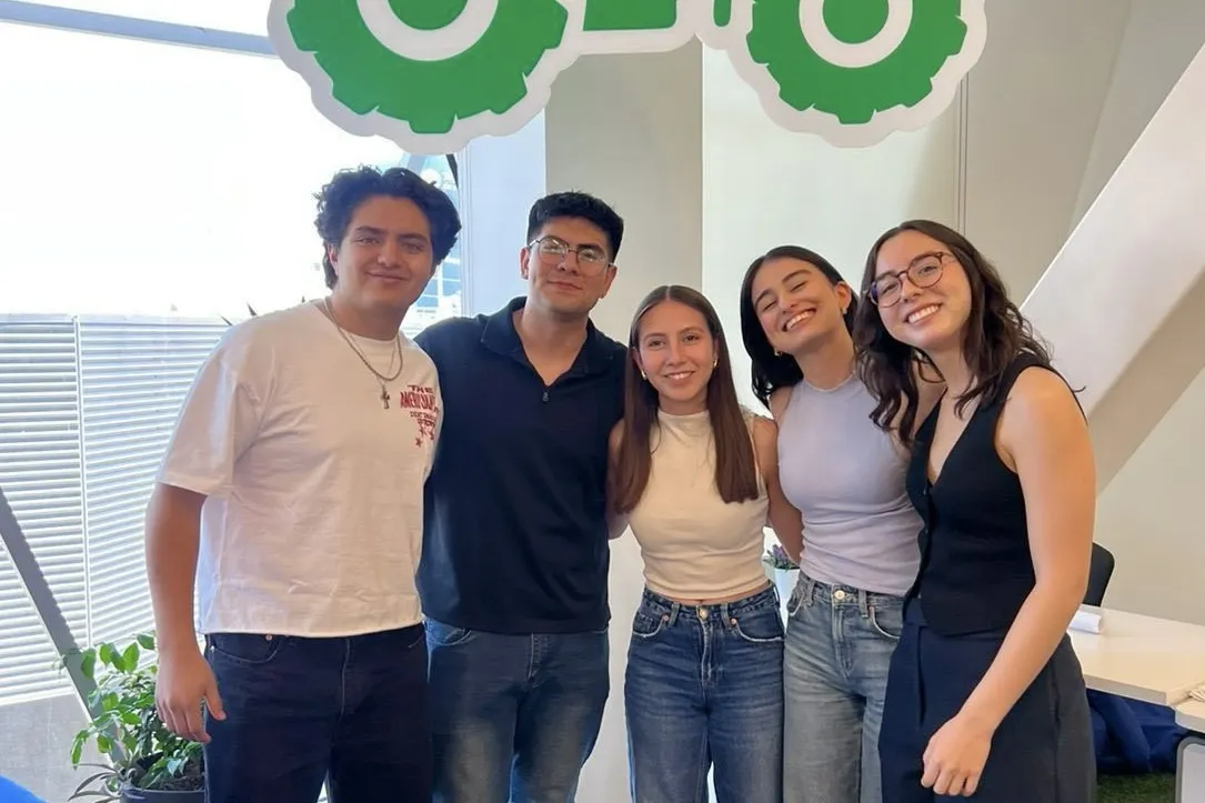 Estudiantes ganadores del BioHack 2025 en "Agrobiotecnología"