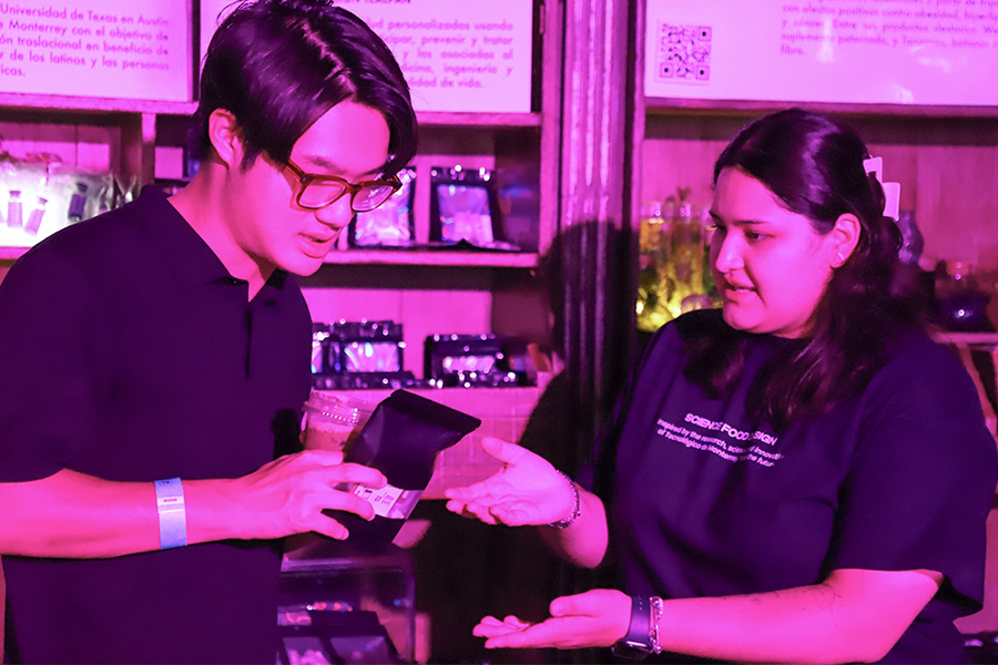 A través de Science Food Design los asistentes a la Tech House pudieron degustar las investigaciones presentadas por estudiantes de diseño.