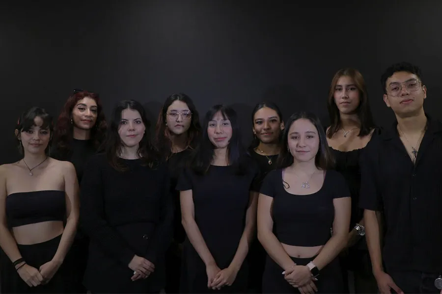 Estudiantes del Tec campus Estado de México que participaron en el Design Week México 2024 en el foro Inédito.