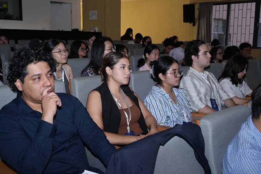 Estudiantes y profesor del Tec que participaron en el Designing Resilience en China.