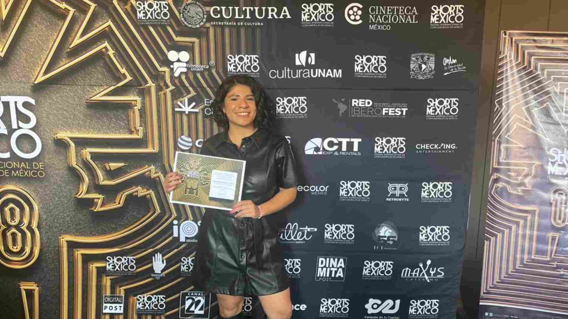 Daniela García en la premiación del festival de cortometrajes