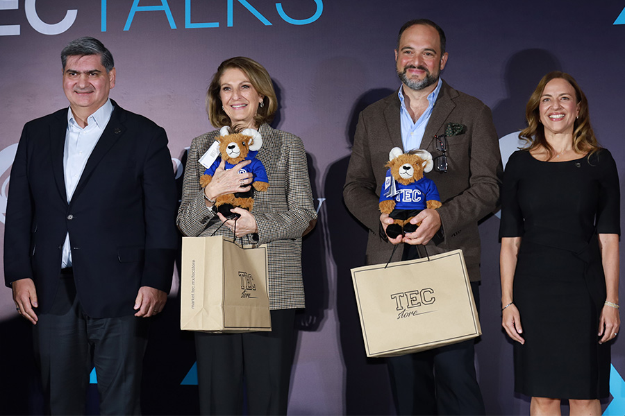 David Garza, Marcela Velasco, León Krauze y Paulina Campos.