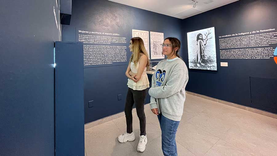 Exposición Cuando el hilo se hace red en Tec campus Querétaro