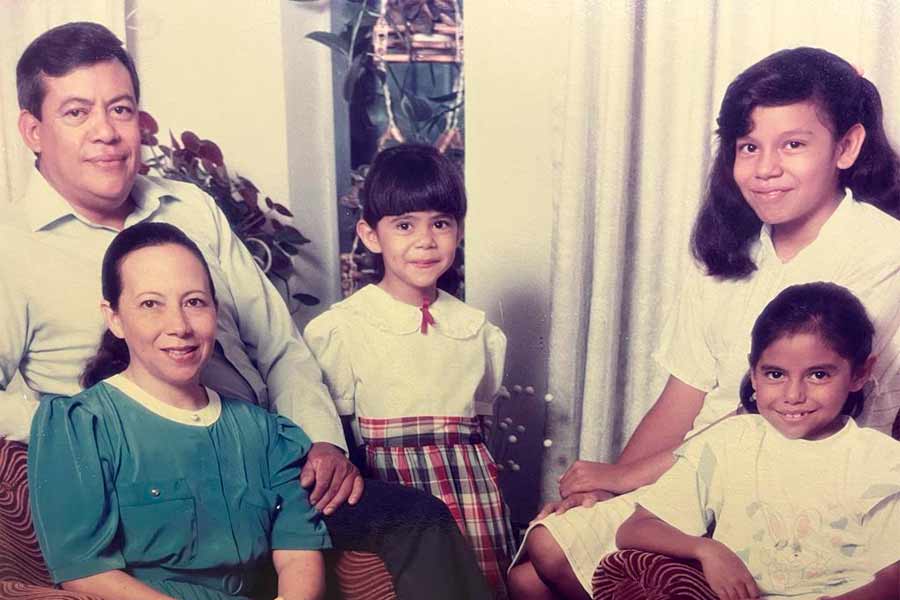 La familia Ortega Fierro tiene un negocio familiar en Chihuahua, pero las tres hermanas eligieron hacer carrera como docentes en el Tec.