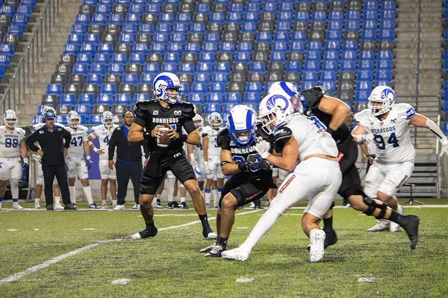Fernando Sarabia, de Borregos Monterrey, en partido de ONEFA contra Borregos Guadalajara.