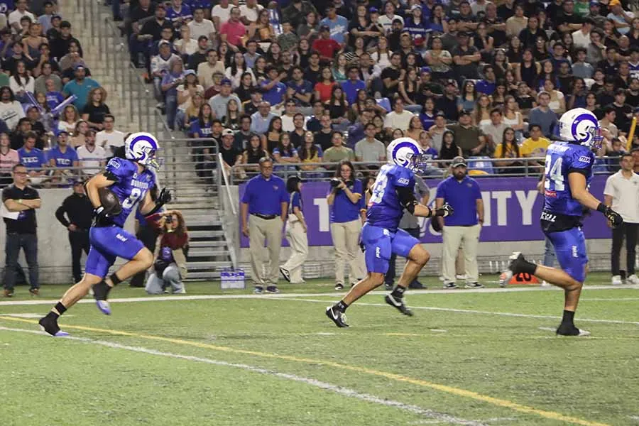 Fernando Tonda, jugador de Borregos Monterrey en clásico estudiantil. 