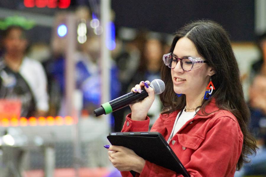 Samantha Muñoz, maestra de ceremonias de FIRST México