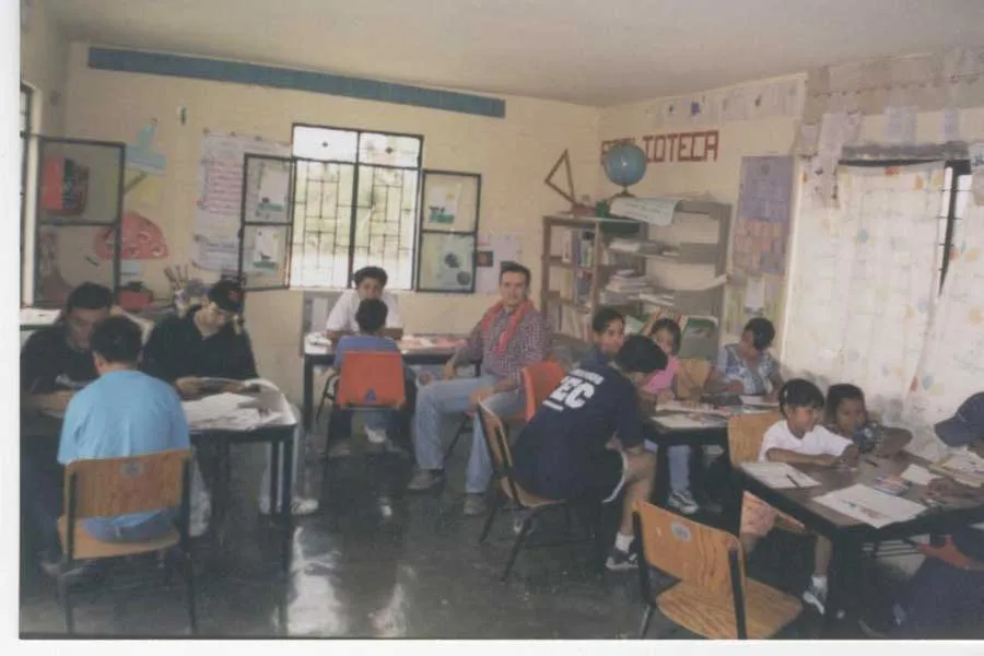Profesor Gerardo González Lara en proyecto de servicio social México Rural.