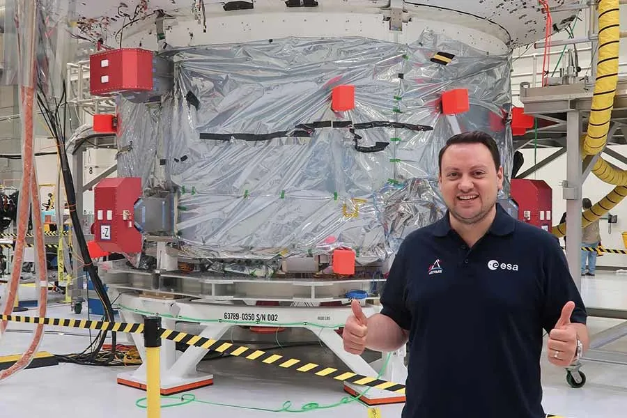 Gerardo Urrutia colaborando con la NASA para misión Artemis.