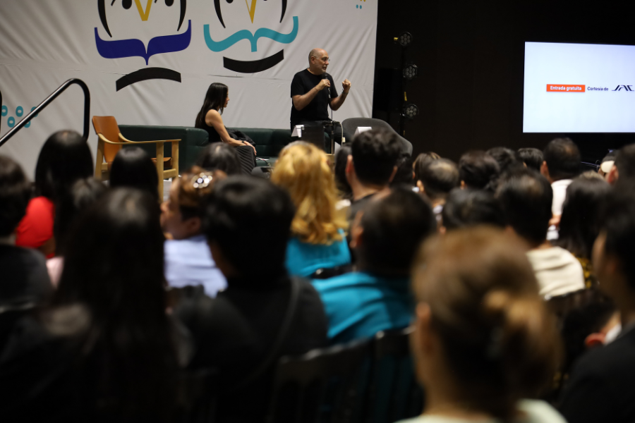 guillermo arriaga en la fil mty