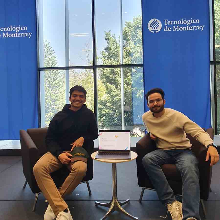 Alumnos ganaron hackaton internacional de transformación digital con Imperial College Business School.