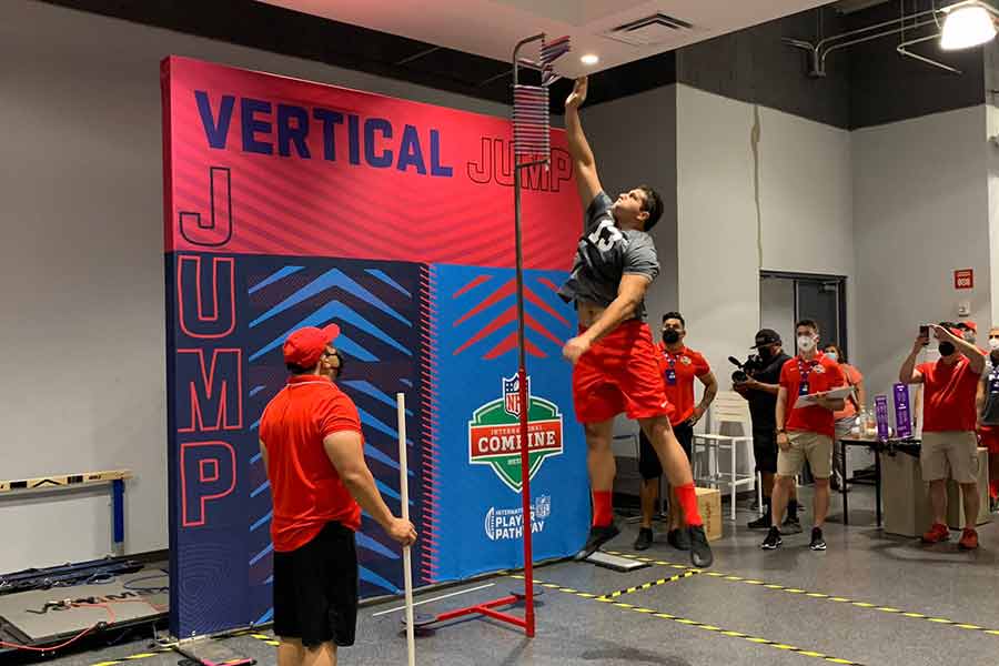 Héctor Zpeda, jugador de Borregos Monterrey, durante su participación en el Combine México 2021.  