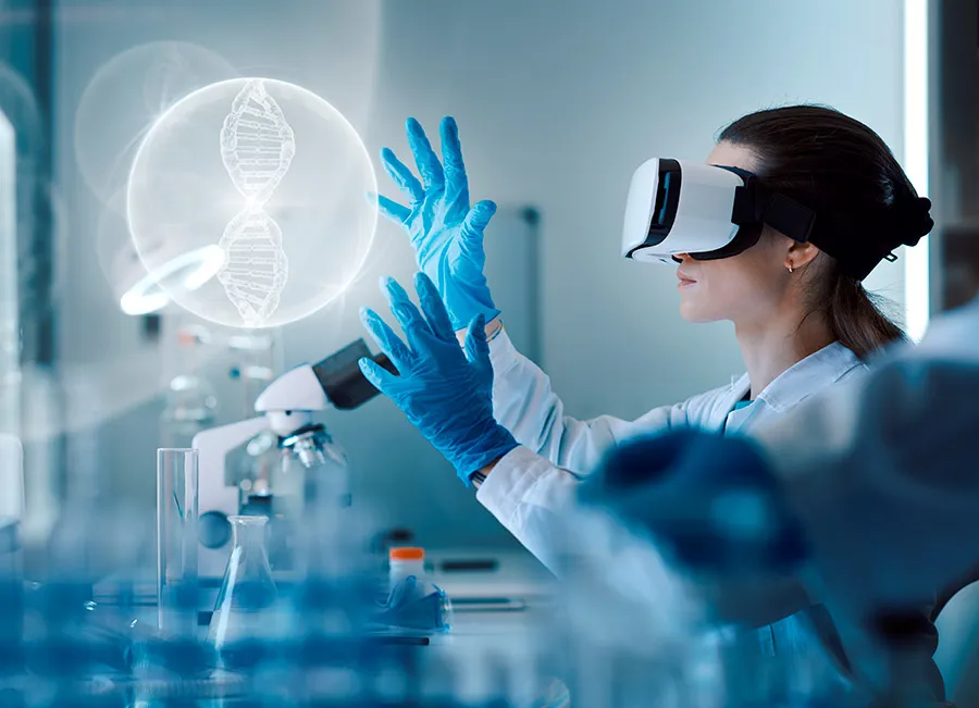 Alumna usando realidad virtual en laboratorio.