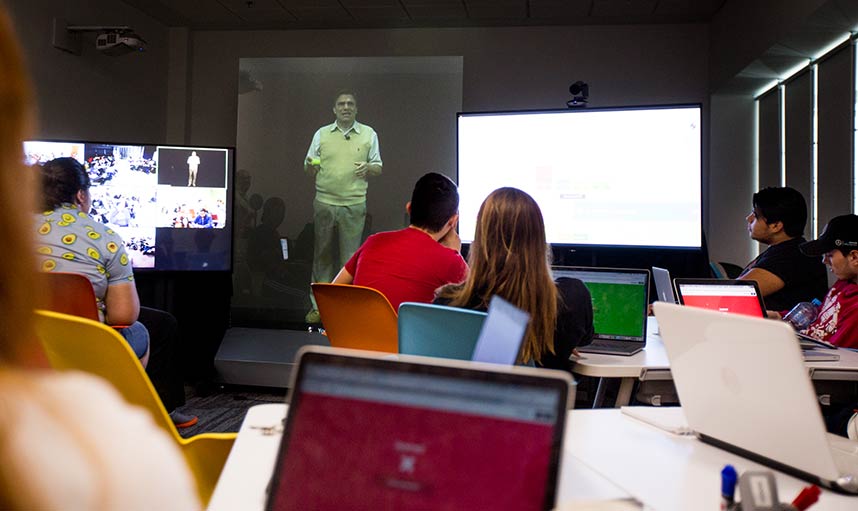 El Tec ha iniciado clases con proyección holográfica bidimensional de profesores.