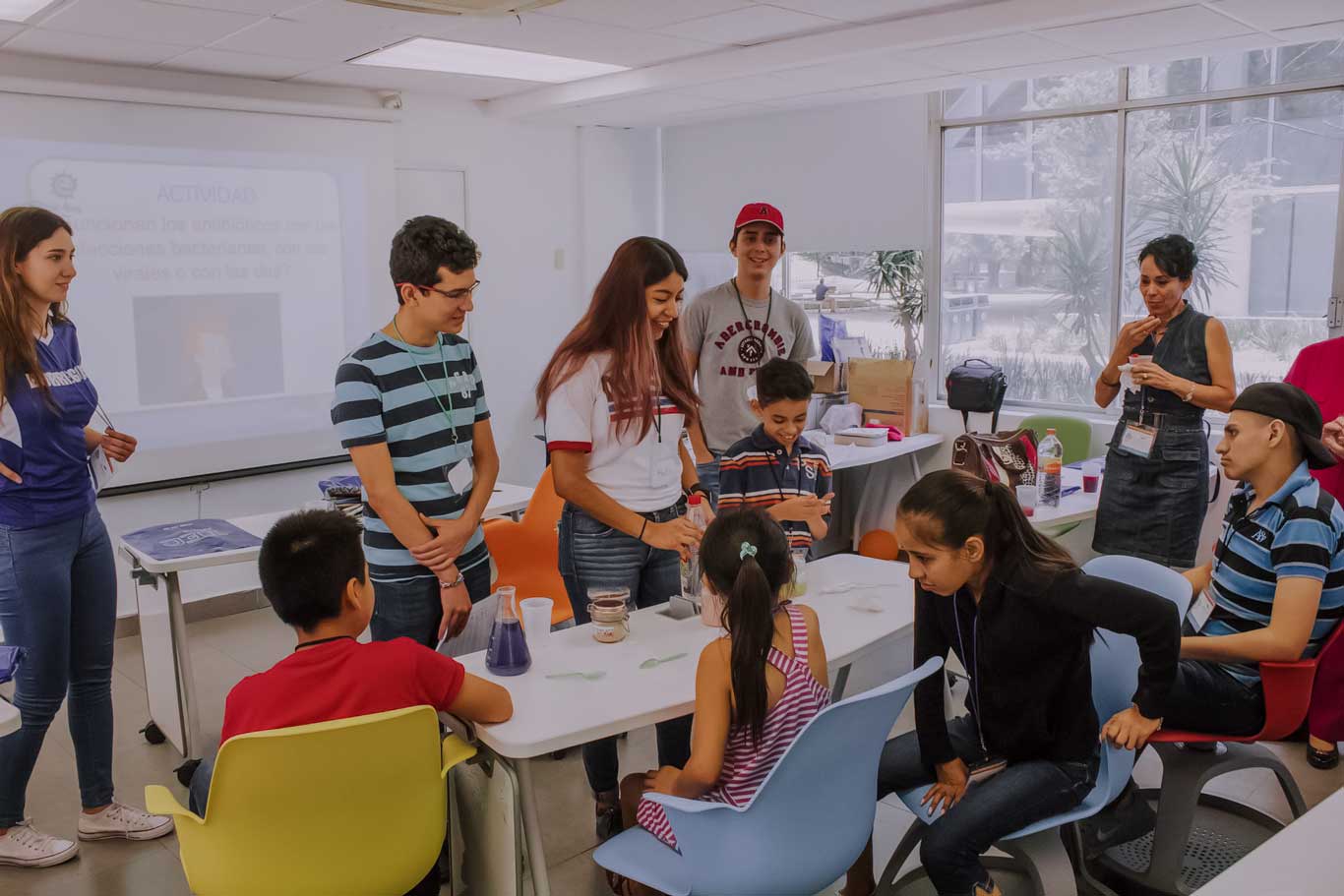 iGEM enseña a niños y pacientes sobre resistencia a antibióticos