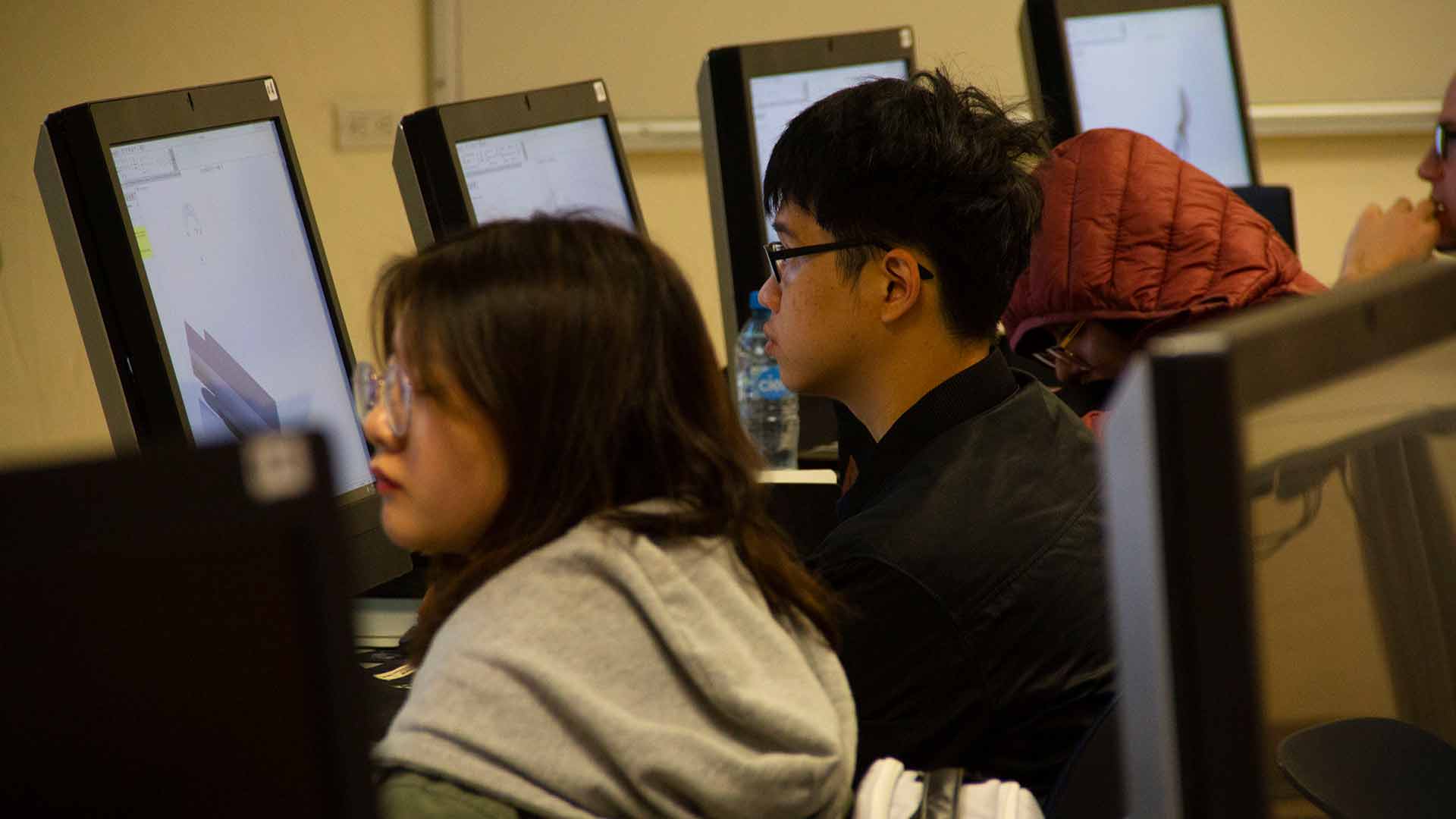 Estudiantes internacionales de ingeniería participaron en un curso intensivo de aeronáutica en periodo de invierno.