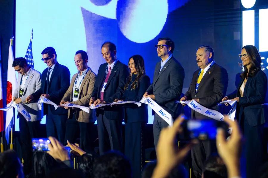 Autoridades del Tec, la UANL y el gobierno de Nuevo Le&oacute;n durante la inauguraci&oacute;n de incMTY 2026