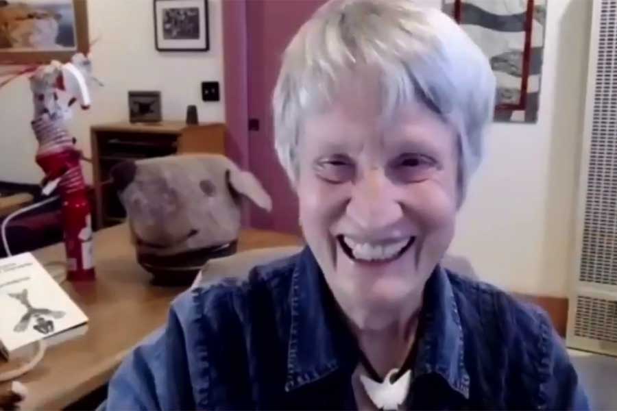 La conferencia de Donna Haraway se llevó acabo de manera virtual el pasado martes 23 de marzo.