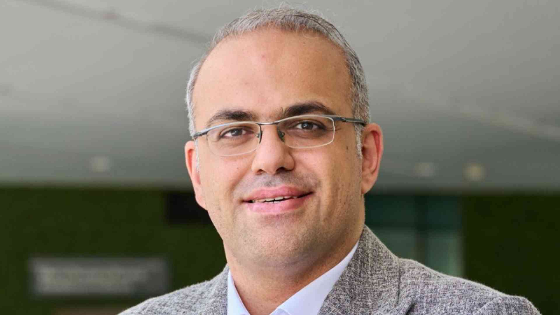 Profesor Tec Puebla es reconocido en los premios Rómulo Garza