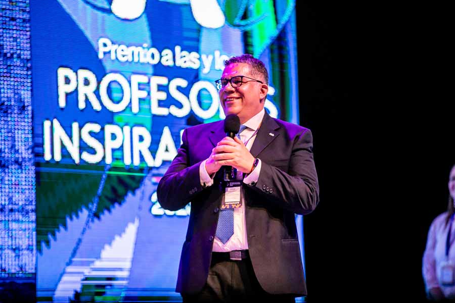 El profesor de cátedra Jaime Mora fue distinguido en la edición 2023 del premio a las y los Profesores Inspiradores.