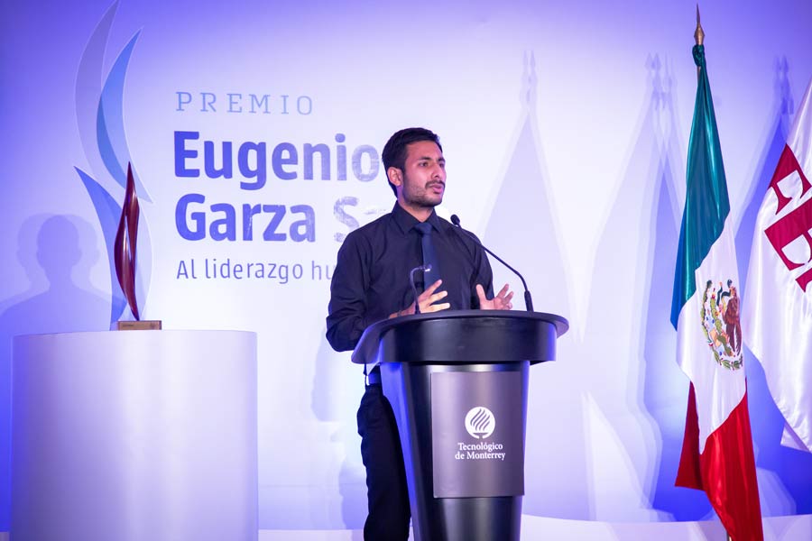 Tras ganar el Premio Eugenio Garza Sada, el egresado podrá exponer en agosto su iniciativa Hello World en un bootcamp de emprendimiento internacional.