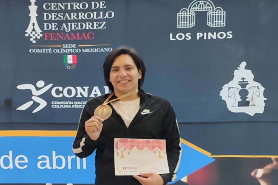 Jerónimo con medalla y reconocimiento de campeón del abierto mexicano