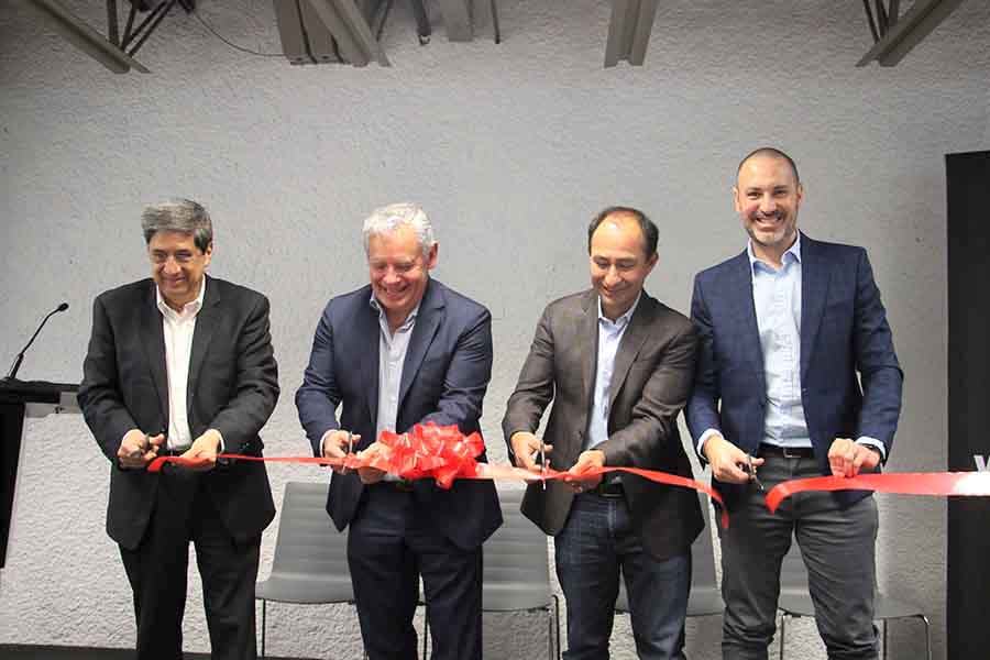 Joaquín Acevedo, Mario Adrián Flores, Bismarck Lepe y Aníbal Abarca inauguraron el espacio de innovación de Wizeline en el campus Monterrey.