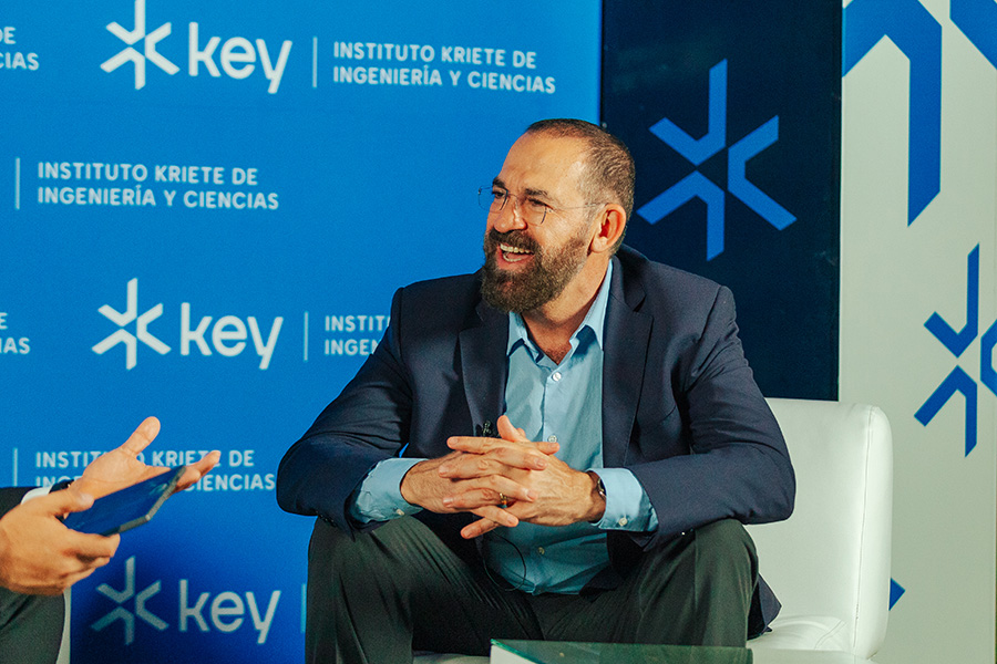 José Escamilla, director asociado del IFE, durante la ceremonia de inauguración del Instituto Key. FOTO: Cortesía Instituto Key