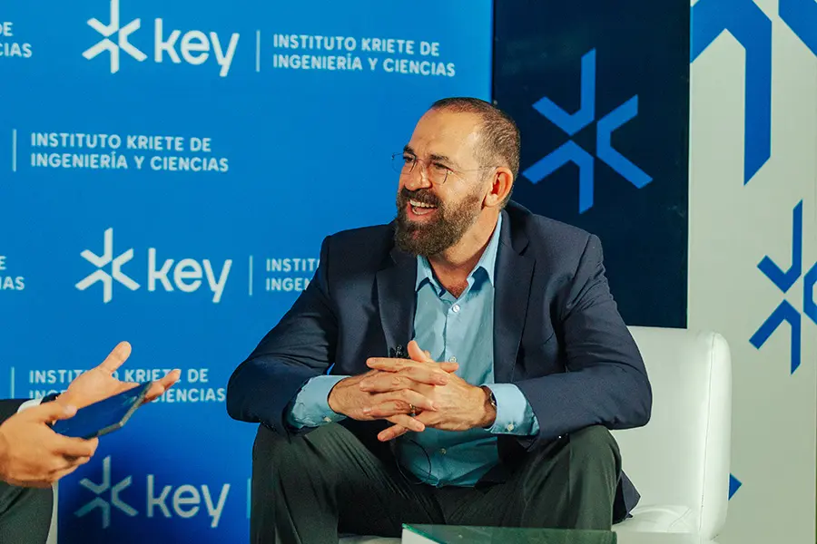 José Escamilla, director asociado del IFE, durante la ceremonia de inauguración del Instituto Key. FOTO: Cortesía Instituto Key