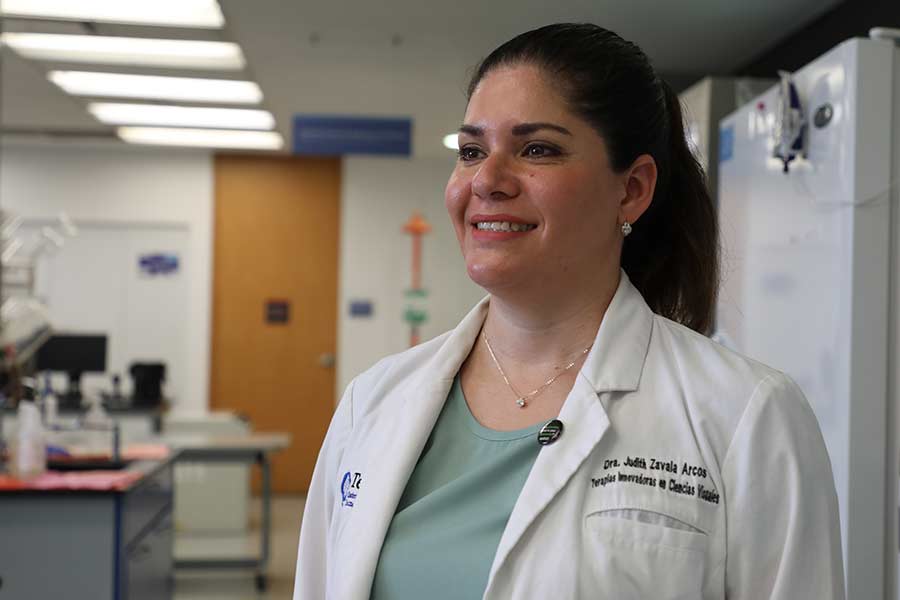 La doctora Judith Zavala en la Escuela de Medicina del Tec