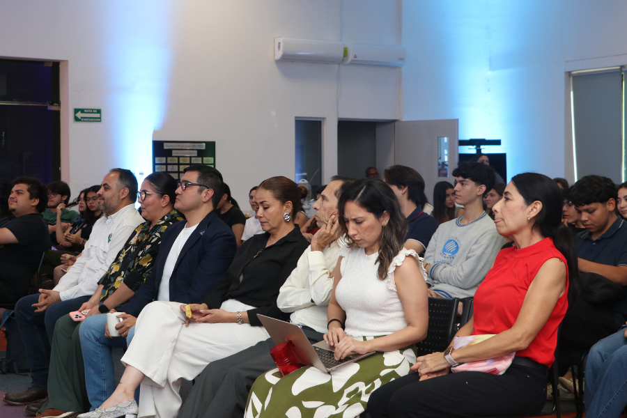 Jueces y representantes de empresas que participaron del Innovation Hack