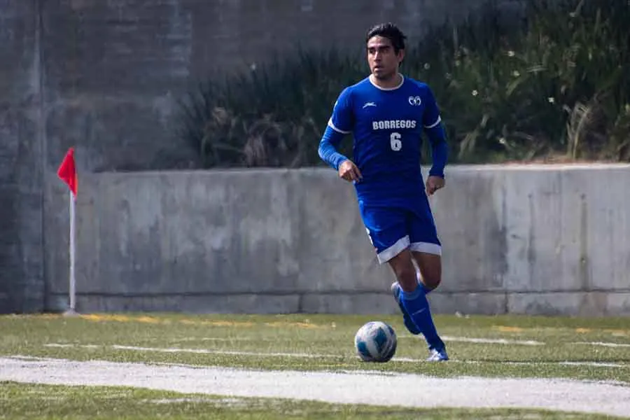 Jugador de Borregos Monterrey de fútbol soccer varonil. 