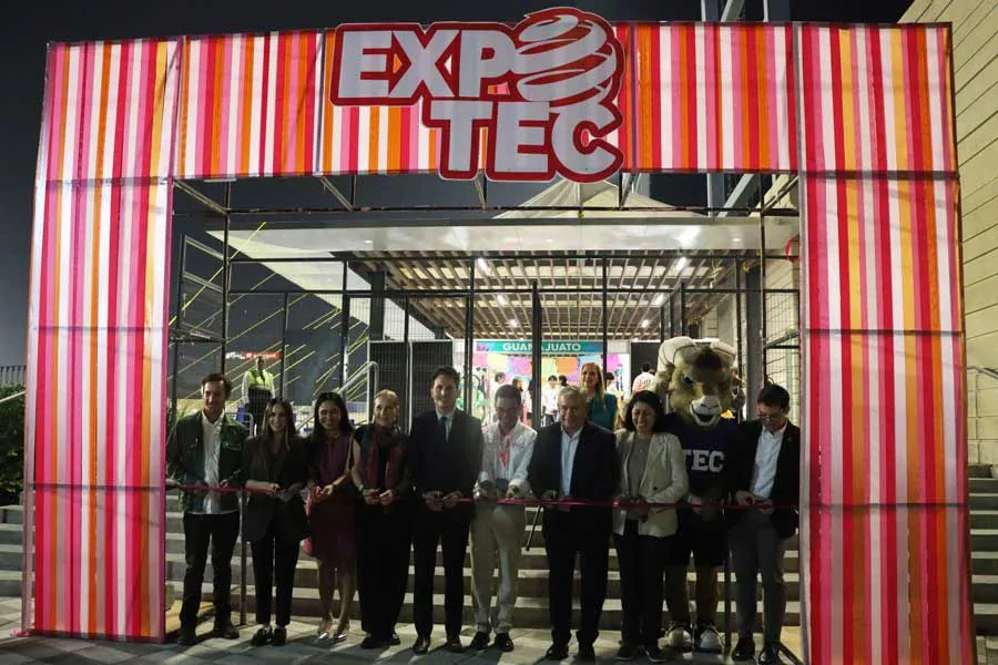El corte de listón de EXPOTEC 2024 se realizó durante la noche del pasado 30 de octubre.
