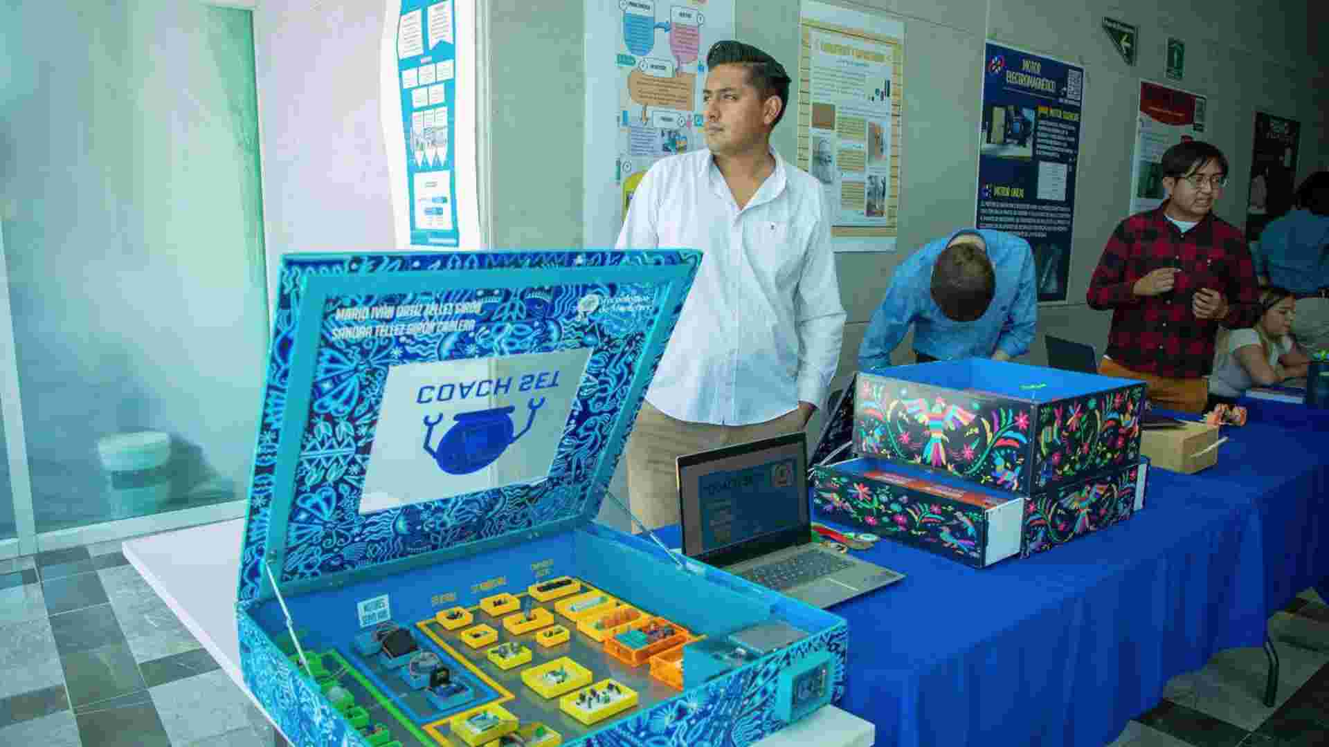 Estudiante muestra proyecto de emprendimiento en Expo Ingenierías 