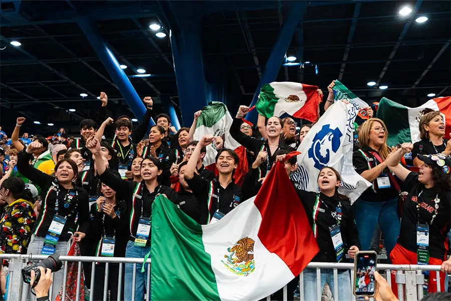 Porra del equipo LamBot en el mundial de robótica FIRST 2025 / Foto: