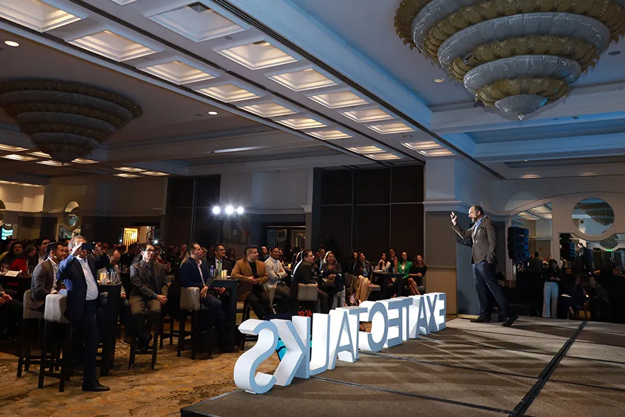 Le&oacute;n Krauze durante su participaci&oacute;n en EXATEC Talks &ldquo;Historias que inspiran&rdquo; en el Tec campus Ciudad de M&eacute;xico.
