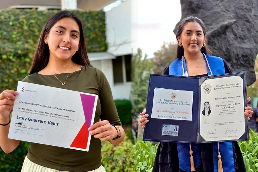 Lesly con diploma de reconocimiento por la University of Essex (izquierda) y con su título de ingeniera en Ciencias de Datos y Matemáticas por el Tecnológico de Monterrey (derecha).