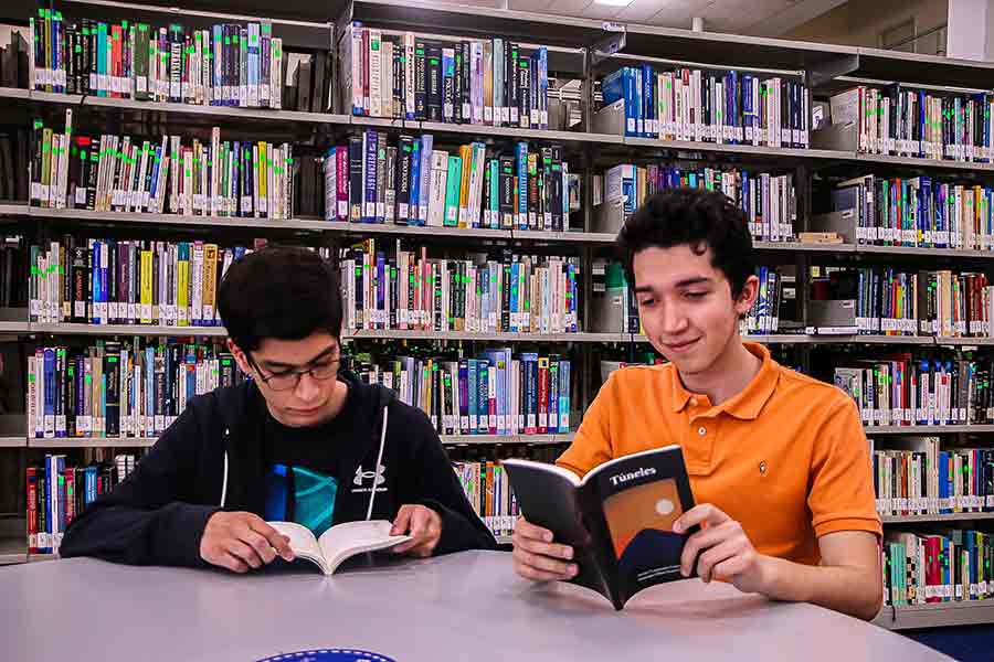 Publican libro de cuentos y poesía estudiantes de Tec Guadalajara.