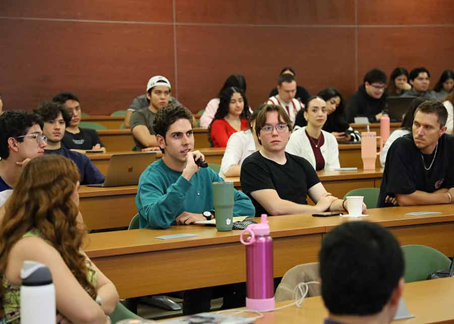 Liderazgo social, con propósito, fue el tema de la ponencia del académico y político Sergio Fajardo.