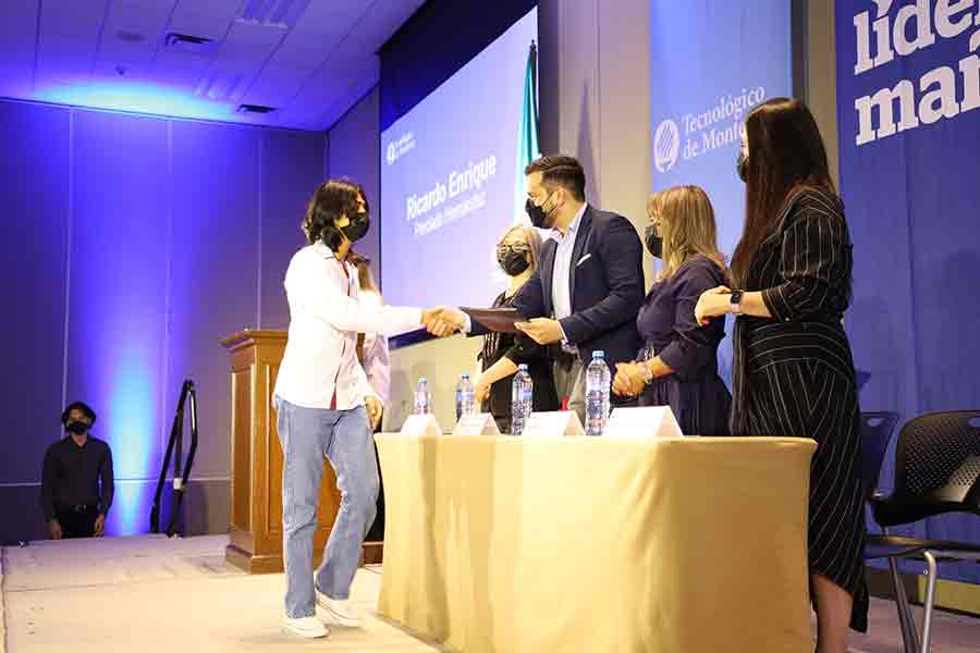 16 estudiantes destacados fueron distinguidos con la Beca Líderes del Mañana en Tec Guadalajara.