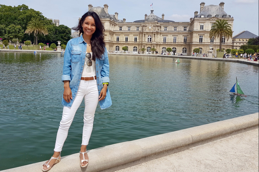 Lluvia Escalona en el Jardín de Luxemburgo en París. Francia.