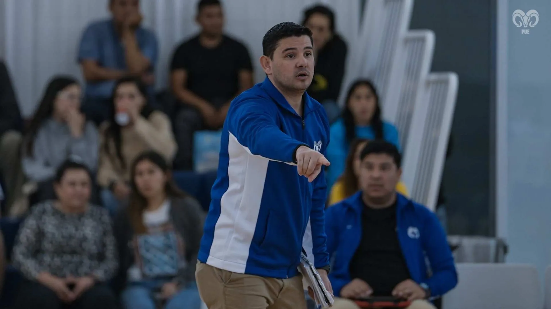 Luis Bañuelos, entrenador en jefe de Borregos Puebla Femenil de Voleibol
