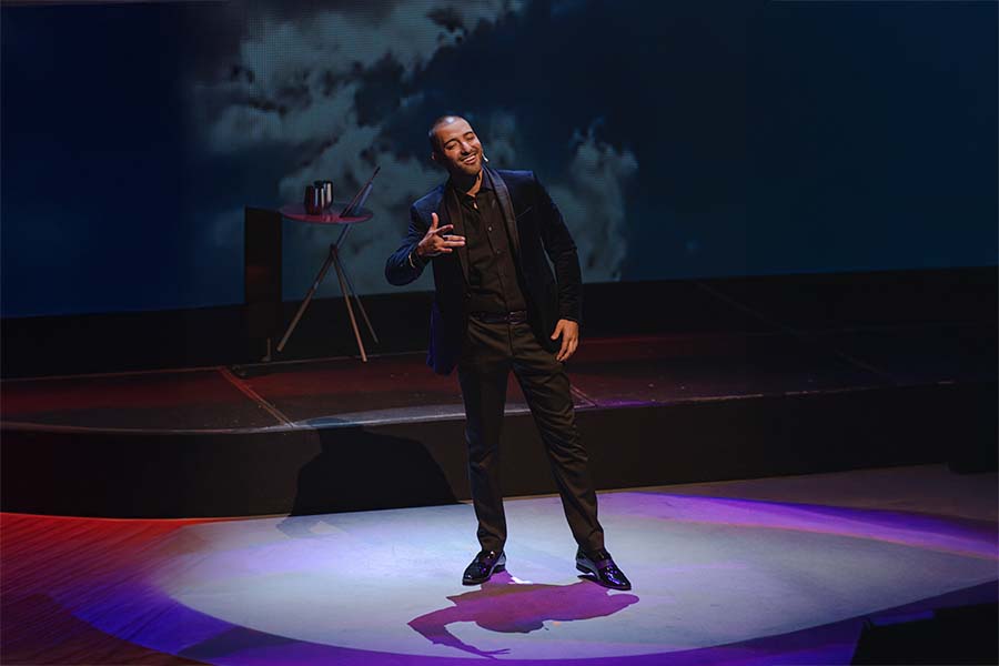 luis gerardo ayala canta con sus manos