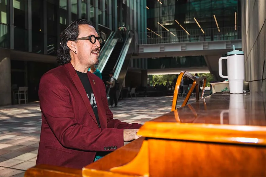 Luis Raúl Domínguez al piano