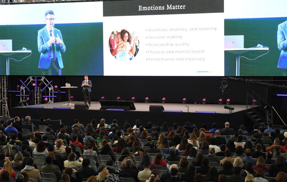 Académicos de varios países estuvieron presentes en la conferencia magistral.