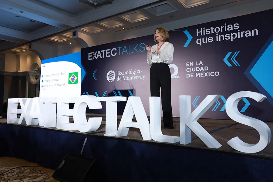 Marcela Velasco compartiendo su trayectoria durante EXATEC Talks.