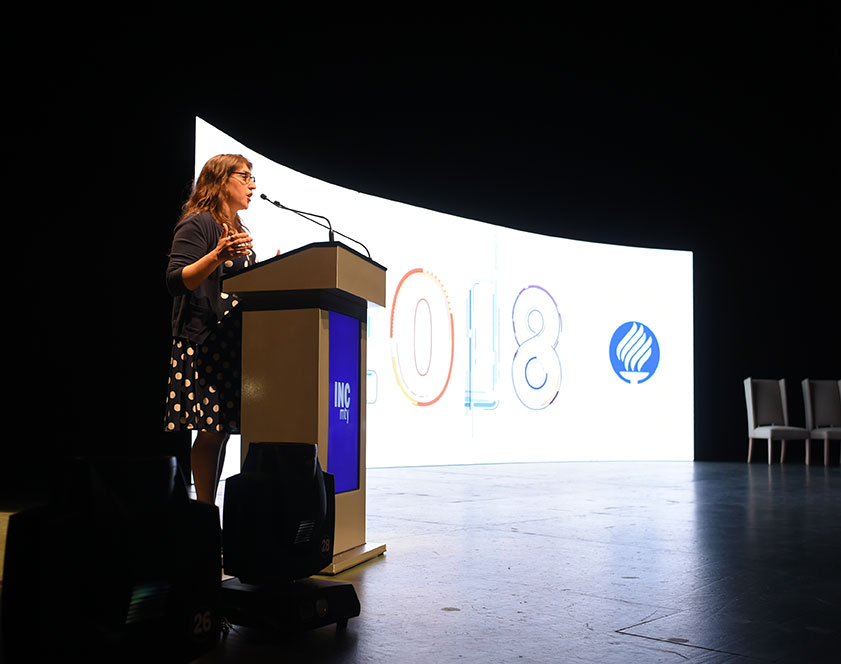 Mayim Bialik en INCmty 2018