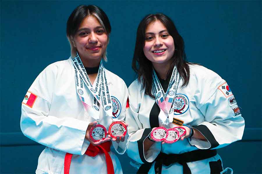 Medallas ganadas por las alumnas de PrepaTec en el Campeonato Nacional de Tang Soo Do en Chicago.